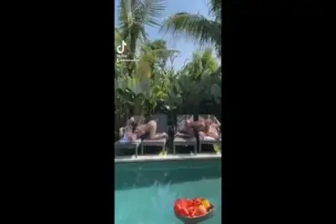 Keseharian Liburan Villa Ngentot Sepuasnya Becek